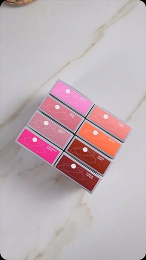 r.e.m.beauty on Instagram: "8 shades of vibrant color 🎆🧡🪐 our #hypernova stain matte blushes infuse skin in vibrant one-swipe pigments for a gorgeous blurred finish 📷: @colorsoflifewithfakiha"