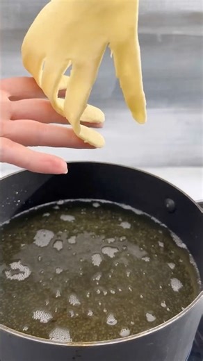 Simple and fun cake making method.