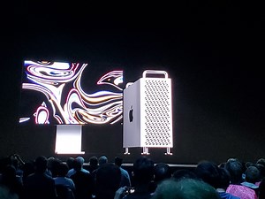 Watch a 2019 Mac Pro create a 3D world from RAW photos while handling multiple 8K streams simultaneously