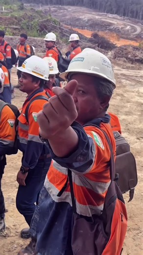 Senyum untuk Semua Orang, Hati untuk Seseorang