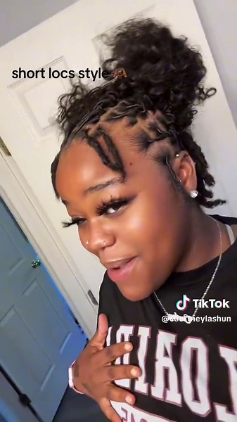who said you can’t have fun during your starter loc stage? 🌱💗#3monthslocd #starterlocstyles #shortstarterlocs