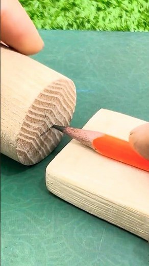 DIY Inventor Hack! Find the Center of Round Wood Without Tools!