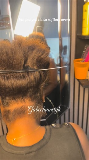 Gabee💇‍♀️ on Instagram: "#gabeehairstyle #gkacademy #viralvideos #twist #knotlessbraids"