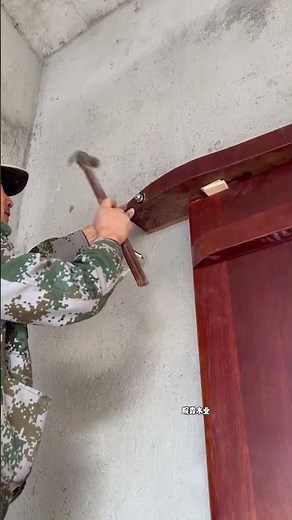 Merbau Log Courtyard Gate Installed on Site | Traditional Chinese Gate Craftsmanship #ubdoorindustry