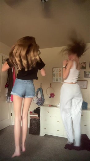 Can we talk about that spin💞Fiiittt check with usss❤️🫶🏼👯‍♀️🤙✨ #fitcheck #besties #trends #original #utah