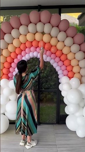 Rainbow balloon. Easy rainbow balloon arch. Rainbow tutorial. Rainbow sculptures. #balloonrainbow