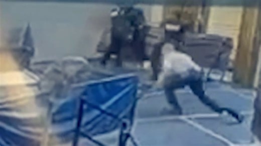 Man attacks multiple officers at New York courthouse