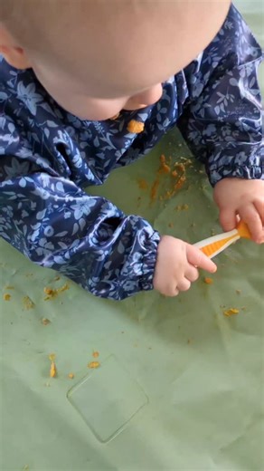 Aurélie Mantault - Infirmière et Formatrice en DME on Instagram: "Beaucoup de parents me disent : « J’ai peur de mal introduire les allergènes prioritaires, de ne pas savoir quand ni comment les proposer à mon bébé… » Cette inquiétude est légitime. Elle montre surtout à quel point tu veux bien faire pour ton bébé. Avec des textures, des formats ou des tips adaptés, l’introduction des allergènes peut se vivre paisiblement, sans pression et dans le respect du rythme de ton enfant. Et rappelle-toi 