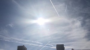 12/03/20 - Atlanta Georgia 🇺🇸 Must see footage of a very oddly shaped sun and haze filled sky early this afternoon... Lots of spraying happening today. I was recording as they flew over and made an X shape. #alienskies | Alien Skies