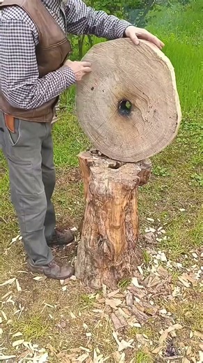 He Used Primitive Tools to Create Something Amazing From Wood! #bushcraft #survival #woodturning