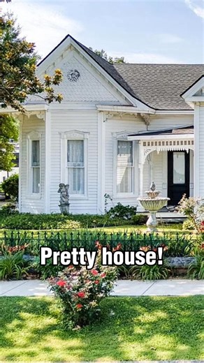 Stunning 3-4 Bedroom Vintage Home! | Old house