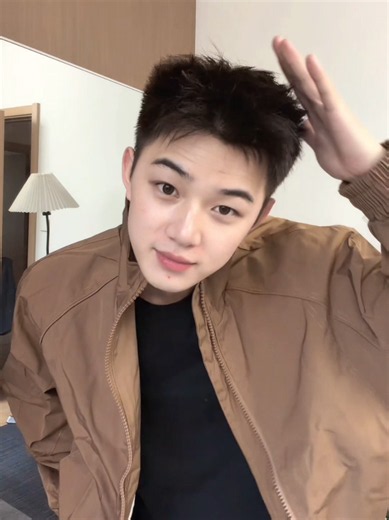 How do I look in today's outfit? I'm going out with friends today. Please let me know in the comments how I look in this outfit.#comment #foryoupage #like #foryou #vews_my_video_tiktok