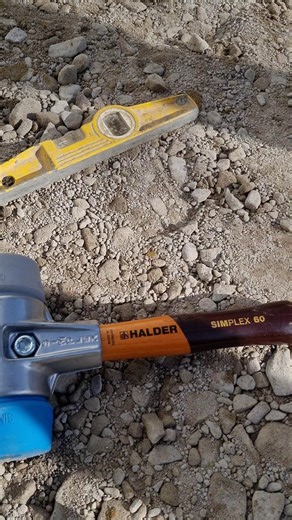 👊 Watching a pro like @woodshed_design lay porcelain is an art, and the tool making it happen is the @Haldertools Simplex Short Mallet. This isn't just a hammer; it's a precision instrument designed for a lighter touch and zero trace. Why it's essential for fragile work: 👉No Marks, Ever: Both the TPE-soft (blue) is thermoplastic elastomers. That means no scuffs, no black streaks—just clean work, every time. 👉Perfect Control: The extra-light aluminium housing with a shorter 250mm handle gives 