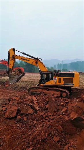 Exploring Heavy Machinery in Construction: Trends and Insights