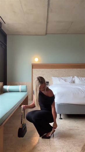 Stylish Guide to Wearing a Maxi Dress Effectively