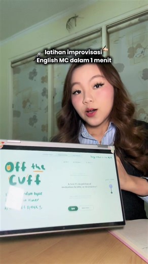 LATIHAN JADI ENGLISH MC YUK!! kali ini edisi impromptu speech 🎤 kalo jadi MC kalian pikir ga perlu bikin summary atau improve di tempat, kalian SALAH BESAR❌ ini cara aku sebagai orang yang belum terlalu mahir berbahasa Inggris apalagi grammar yang tepat - melatih diri untuk dapet struktur dan vocabulary yang cepat dan tepat✨ bisa kalian coba sendiri di rumah, lumayan banget buat menghalau brain rot🧠😶‍🌫️ #publicspeaking #kelasmc #publicspeakingtips #bilingualmc #englishmc