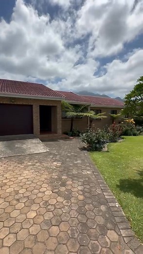 𝐑𝐞𝐪𝐮𝐞𝐬𝐭 𝐲𝐨𝐮𝐫 𝐟𝐫𝐞𝐞 𝐫𝐨𝐨𝐟 𝐢𝐧𝐬𝐩𝐞𝐜𝐭𝐢𝐨𝐧 & 𝐜𝐨𝐧𝐬𝐮𝐥𝐭𝐚𝐭𝐢𝐨𝐧 𝐭𝐨𝐝𝐚𝐲. Universal Roofing is your local roofing specialist with over 30 years of trusted service! We handle it all — from roof repairs and leak fixing, to waterproofing, guttering, skylights, ceiling & painting, and roof reports for insurers and banks Fix leaks now before they cause serious damage. ✅ All Roof Types Covered: tiled, IBR, corrugated steel, flat/concrete, slate. ✅ Certified Waterproofing: U