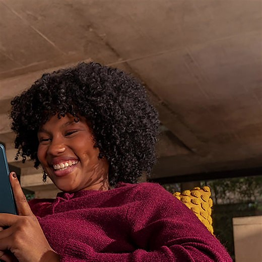 Se siente como un peso menos. Obtén un teléfono por cuenta nuestra con $0 de pago inicial al abrir una nueva línea. | T-Mobile