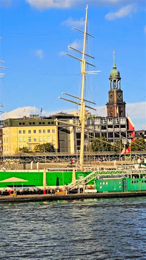 Moin aus Hamburg die schönste Stadt der Welt 🥰⚓️🍂🍁 #hamburg #umwelt #Natur #Natur #music #hamburgcity #hamburgmeineperle #welovehh #hamburgfotografie #igershamburg #hhexplore #hamburg4you #alster #alsterlove | Bilder aus Hamburg