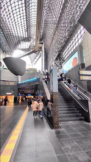 JR 京都駅ビル「世界で最も美しい駅」の1つに紹介されることが多く巨大な吹き抜け構造になっています #京都駅 #京都観光