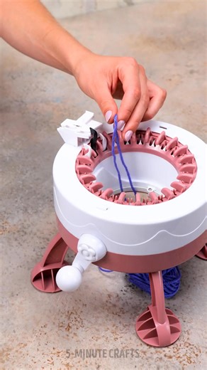 44K views · 133 reactions | Cool knitting gadget to surprise your friends 臨 #knitting #tips #reels | 5-Minute Crafts GIRLY | Facebook