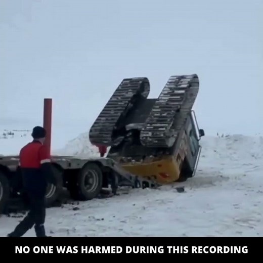 Daily Safety Fails🤯This is WHY You Must Load Heavy Equipment Correctly🤯#safetyfails #fails #fail