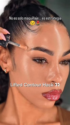 Victoria | Belleza y Libertad on Instagram: "Dicen que es solo un hack de contorno… pero cuando empiezas a usar buenos productos + sabes cómo venderlos… la historia cambia 😏✨ Yo no solo me maquillo… yo facturo con esto 💄💸 ¿Tú lo usarías? ¿Eres team contorno marcado o natural? 👇 Si te gusta el maquillaje y quieres ganar dinero con él, escríbeme “INFO” y te cuento cómo lo estoy haciendo con Farmasi 💕. . . . . #MaquillajeQueVende #EmprendedoraDigital #FarmasiEspaña #BeautyBusiness #GanaDineroD