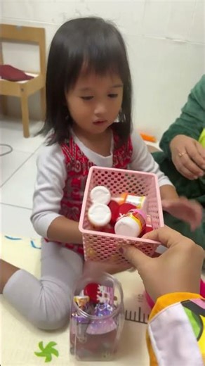 Hey! She took all the candy! 😭🍬