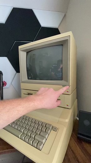 Retro Apple II Gaming: GTA 5 8-Bit Power