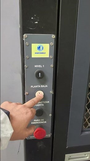 Elevador de carga Industrial con sistema de pantalla a color
