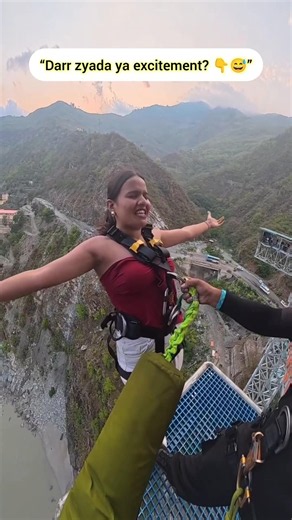 “Darr zyada ya excitement? 👇😅” Bungee Jumping #shorts #sport #adventure