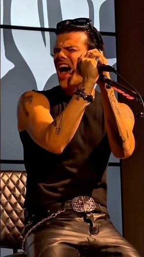 Yungblud Performs "Changes" Live #yungblud