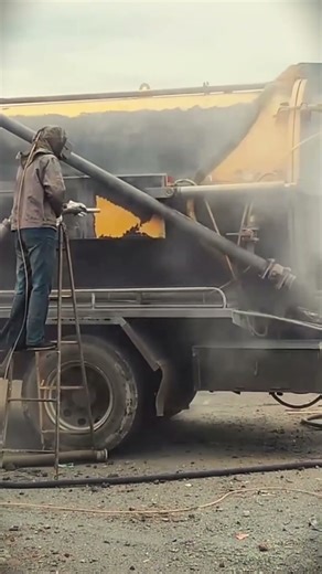 Truck tank painting process with expert craftsmen #shorts