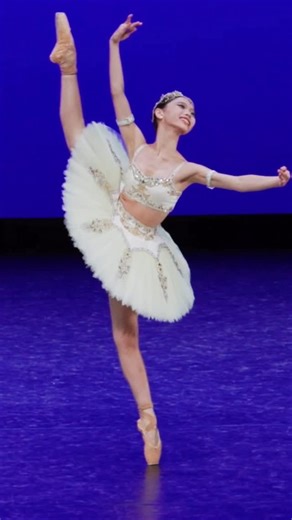 Youth America Grand Prix on Instagram: "See the special moments backstage as Angela Yang performs a rare Odalisque variation at the YGP Vicenza Semifinal ✨🩰 Already a Youth Grand Prix winner this season, Angela was not in contention for placement in Vicenza—but her artistry in both class and on stage left a lasting impression, earning her multiple scholarship offers 🌟 #ballerinasofinstagram #yagp #芭蕾"