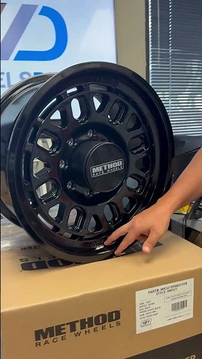 Method Race Wheels style MR321 in the size 18x9 offset +18 bolt pattern 8x165 in the gloss black