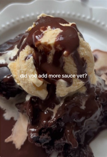 everything is under (my) control ok? just relax ok? blink twice if you understand ok? jokes aside, i really hope you guys don’t think i’m like this in person😭 thankfully this came out exactly as i wanted this time around and it was SOOO good AND it has no eggs?? it’s almost too convenient… anyway, enjoy! brown butter self-saucing chocolate pudding 🤍 Ingredients: Chocolate sponge: * 135g (about 1 cup) plain flour * 35g (about 1/3 cup) cocoa powder * 1 1/2 tsp baking powder * pinch of salt * 3 t
