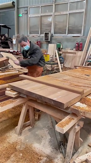 Creating a Stunning Courtyard Gate: A Woodworking DIY Project