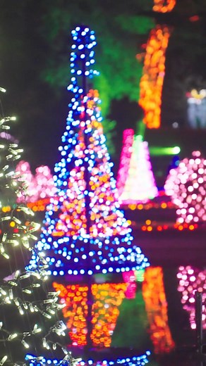 Christmas at Blenheim Palace opens on 15th November!❄️ The magic is back with new stunning lights along the after dark trail, inside the Palace the lavishly themed decorations bring Neverland to life, there’s the festive market filled with hand-picked crafts and more surprises too🎄✨Book now! | Blenheim Palace