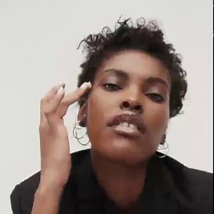 Discover customizable matte coverage with Studio Fix Fluid SPF 15, our long-wearing liquid foundation that hydrates skin and controls oil and shine – available in our most inclusive shade range ever. Find your match online now. | M·A·C Cosmetics