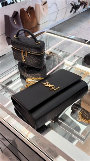 Go put eyes on your wish list items ladies. No spending just vibes. 😇 #selflove #luxury