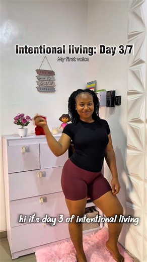 Mmesoma | Content creator on Instagram: "It’s my first voiceover and I’m cringing so bad! 😭 And look who’s posting at 22:27 PM... 🤡 I guess this is the price we pay for being intentional! 🫠 Anyhoo, we made it to Day 3/7! You guys have been cheering me on and I love it so much—please don’t stop! 🥹 Balancing a 9-5 with health goals is hard, but I promise it’s not as hard as you think; it just requires a different level of intentionality. And why else do you have me?