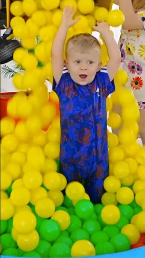 Transformer Car Helps Oliver! 🚗🤖