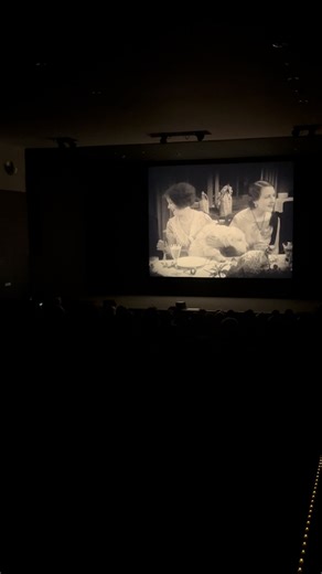 Did you know that silent films were never intended to be experienced silently? Music was integral to the earliest filmgoing experiences. Because most silent films did not have scores composed specifically for them, theaters relied on local pianists or small orchestras to improvise music, contributing to the emotion of the film and fostering the mood. 🔊Sound on! At a recent screening of “Hula,” a 1927 silent film starring Clara Bow, piano accompaniment was provided by Makia Matsumura to give the