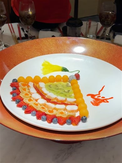 Vivienne Chua on Instagram: "✎ Min Jiang Dempsey 7A &, 7B Dempsey Rd, 249684 (Nearest MRT🟫: Napier) ★ Lunar New Year delights are available for walk-in purchase at The Deli, Min Jiang and Min Jiang Dempsey from 23rd Jan to 3rd Mar 2026. ★ Online pre-orders open from 11th Jan 2026 via goodwoodparkfestive.oddle.me (collection or delivery available) ➊ Blossoming Prosperity ‘Lo Hei’ 花开富贵捞起 S$313.90 nett for takeaway and delivery, S$288++ for dine-in - this is an edible artwork by Master Chef Goh Ch