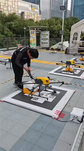 ChinaNews on Instagram: "Shenzhen, China has started using drones to deliver takeout"