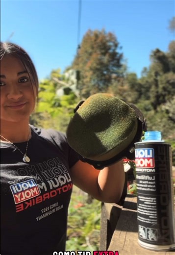 Lo primero que hace Belén Norambuena al llegar de una carrera es darle lo mejor a su moto 🏁 El champú de motos de Liqui Moly para cada rincón que acumuló tierra en la pista, y el aceite para filtro de aire, son indispensables en su rutina ✅ Encuéntralos en liqui-moly.cl 🔍 #LiquiMolyChile #Motorbike #LiquiMoly @Belennorambuen