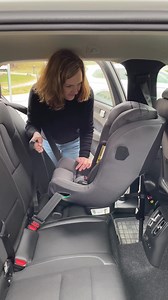 The Minikid family is featured with a headrest that automatically adapts to your child's length. You shouldn't need to worry about if the headrest is in a safe position or not. 💛 For you who feel comfortable choosing a correct headrest position for your child, it is possible to use the headrest without its automatic-function. It then has as many as 14 fixed headrest positions. 👌 On the video, you can see how the headrest works both as automatic and non-automatic. #axkid #axkidminikid #rearfaci