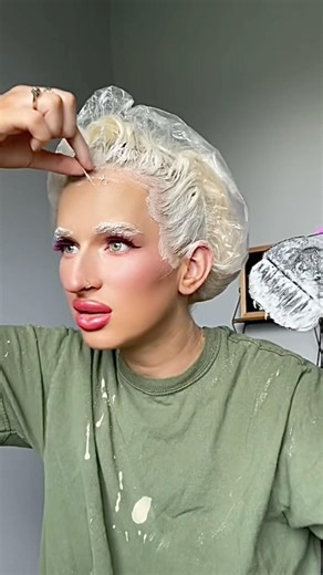 BLEACHING MY HAIR #blonde #bleachinghair #diyhair #hair #bleach #hairstyle #hairtok #hairfail