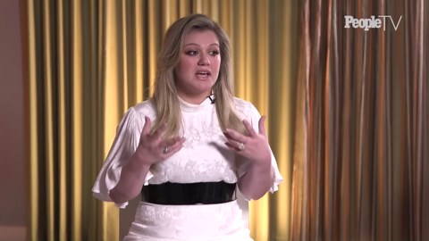 Kelly Clarkson Is Tired of Telling Girls They Are Pretty: ‘I Make a Point to Always Say Other Adjectives’