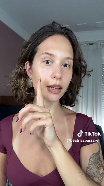 vcs smp tem dúvida então quis fazer esse vídeo!! cores: categoria 1 contem 1g - booster iluminador 03 elf - halo glow 04 charlotte tilbury - unreal skin 04 categoria 2 care - skindrops glow saie - glowy super gel sunglow essence - drops of sunshine